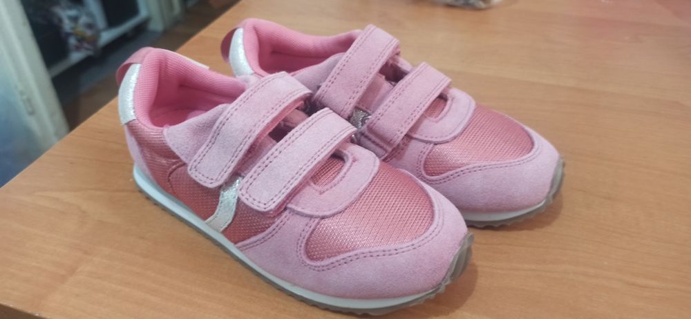 Детские кроссовки