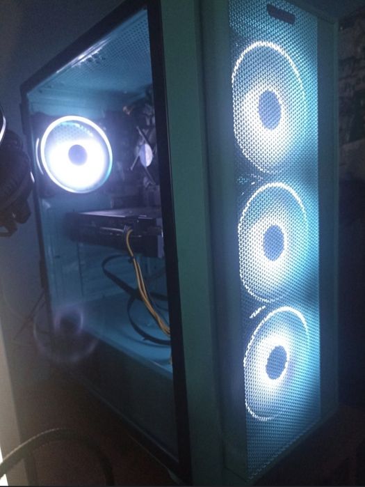 Setup gaming i5 12600kf și placa video rx6600xt