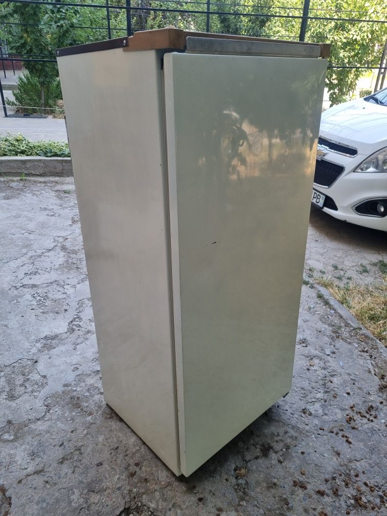 Холодильник продаёться в хорошим состояни