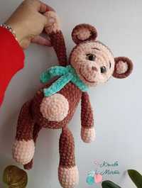 Плюшена маймунка - ръчно плетиво
