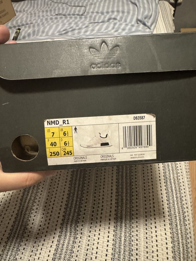 Adidas NMD r1.