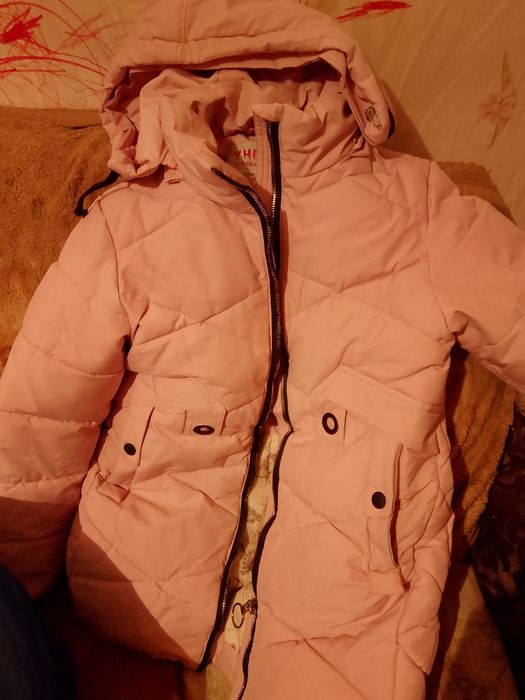 Продам пуховики на девочку