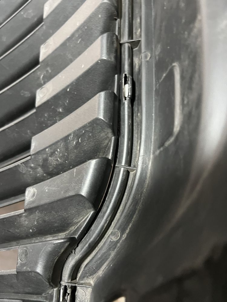 Grila Skoda Rapid cu DEFECT