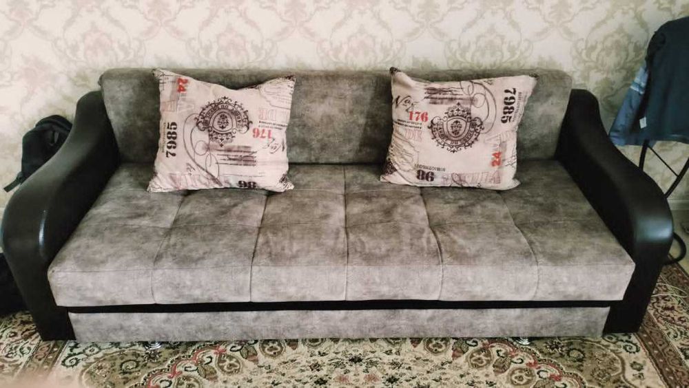 Тохта диван с двумя подушкамм