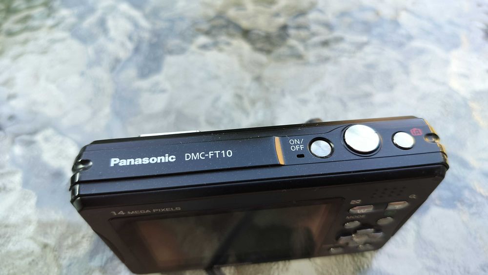 Compact Digital Camera Panasonic Lumix DMC-FT10 Waterproof Full Box