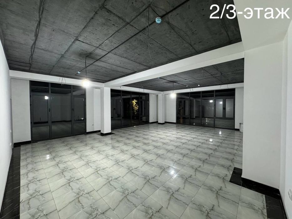 Отдельно стоящее здание. Ул. Мунаввар. 4 уровня. Площадь: 396 м²