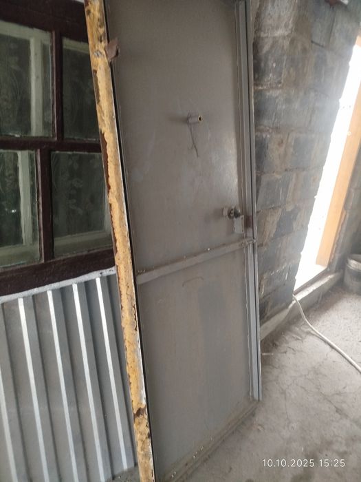 Продам железную дверь