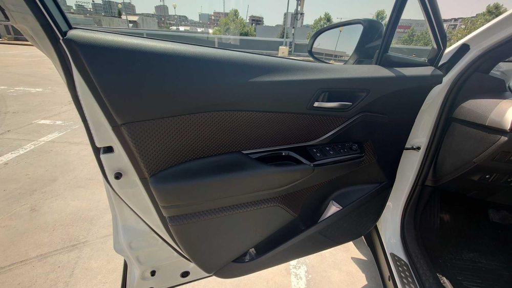 Toyota CHR hybrid Classy- гаражен автомобил!!