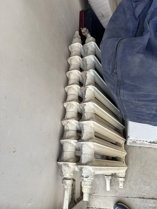 Срочно продается чугунная батарея 8 секции