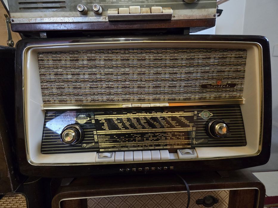 Radiouri functionale pe lampi