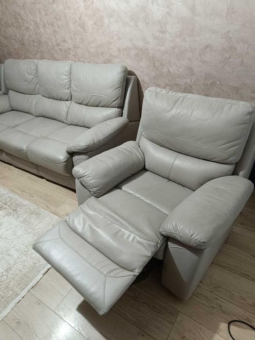 Canapea extensibila 3 locuri cu 2 fotolii cu recliner, piele naturala