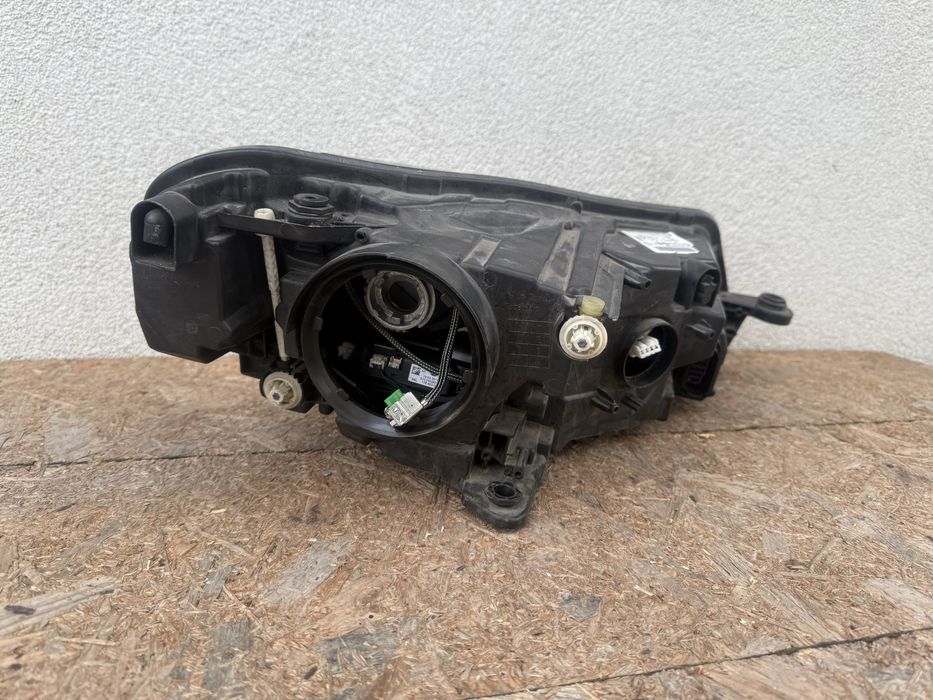 Far stanga Skoda Superb 3 Xenon + LED Original Europa