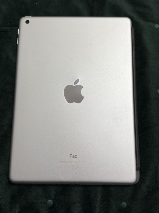 iPad generatia 6, 32 GB
