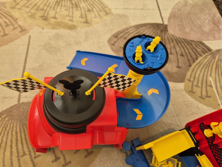 Гаражът на Мики Маус iMC Toys