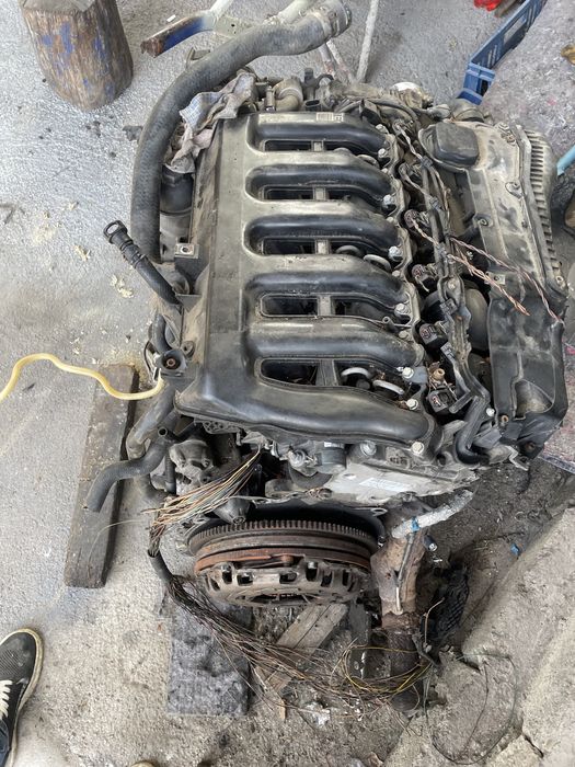 Dezmembrez motor bmw e 60 525 diesel