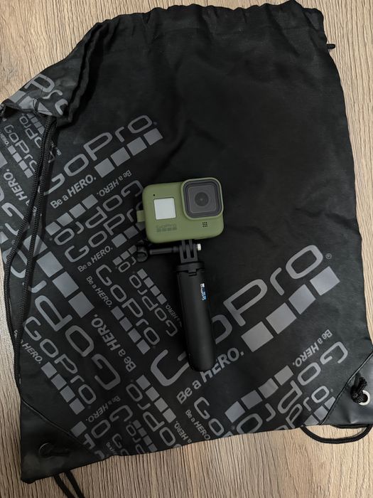 GoPro hero 8 folosit cu card de 32gb cu husa trepied si ham gopro
