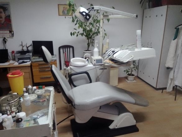 Продавам оборудване за стоматологичен кабинет.