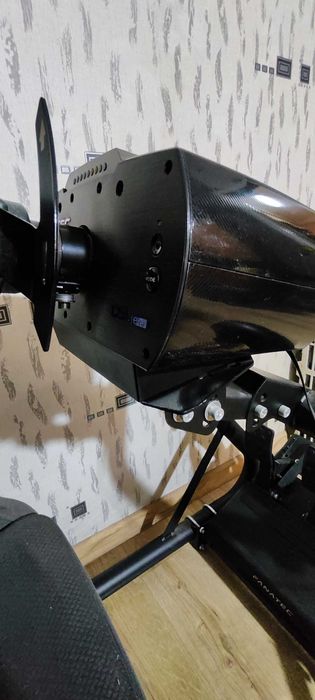 Волан с педали Fanatec CSL Elite.