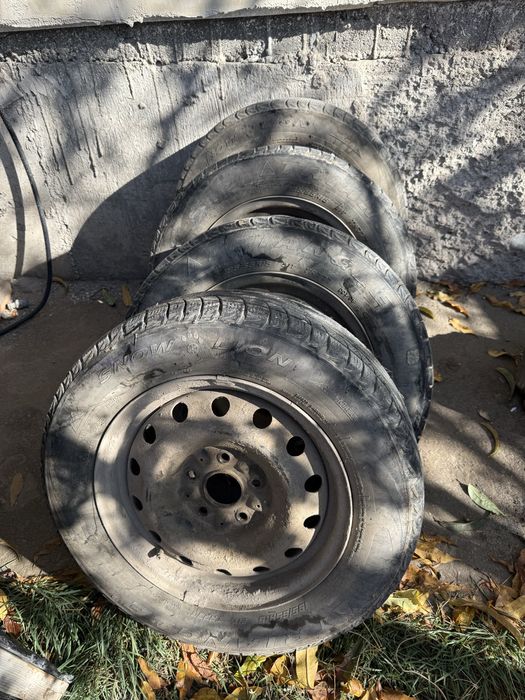 Зимние Шины с дисками от Тойота (triangle)