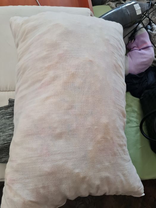 Разпродажба обзавеждане, бюра, гардероби, куфарници,възглавници , мат