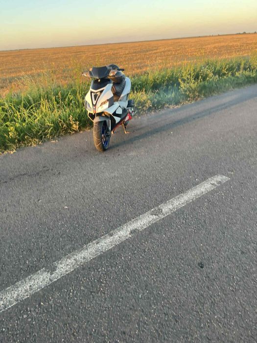 Vand sau schimb cu yamaha aerox sau rs50