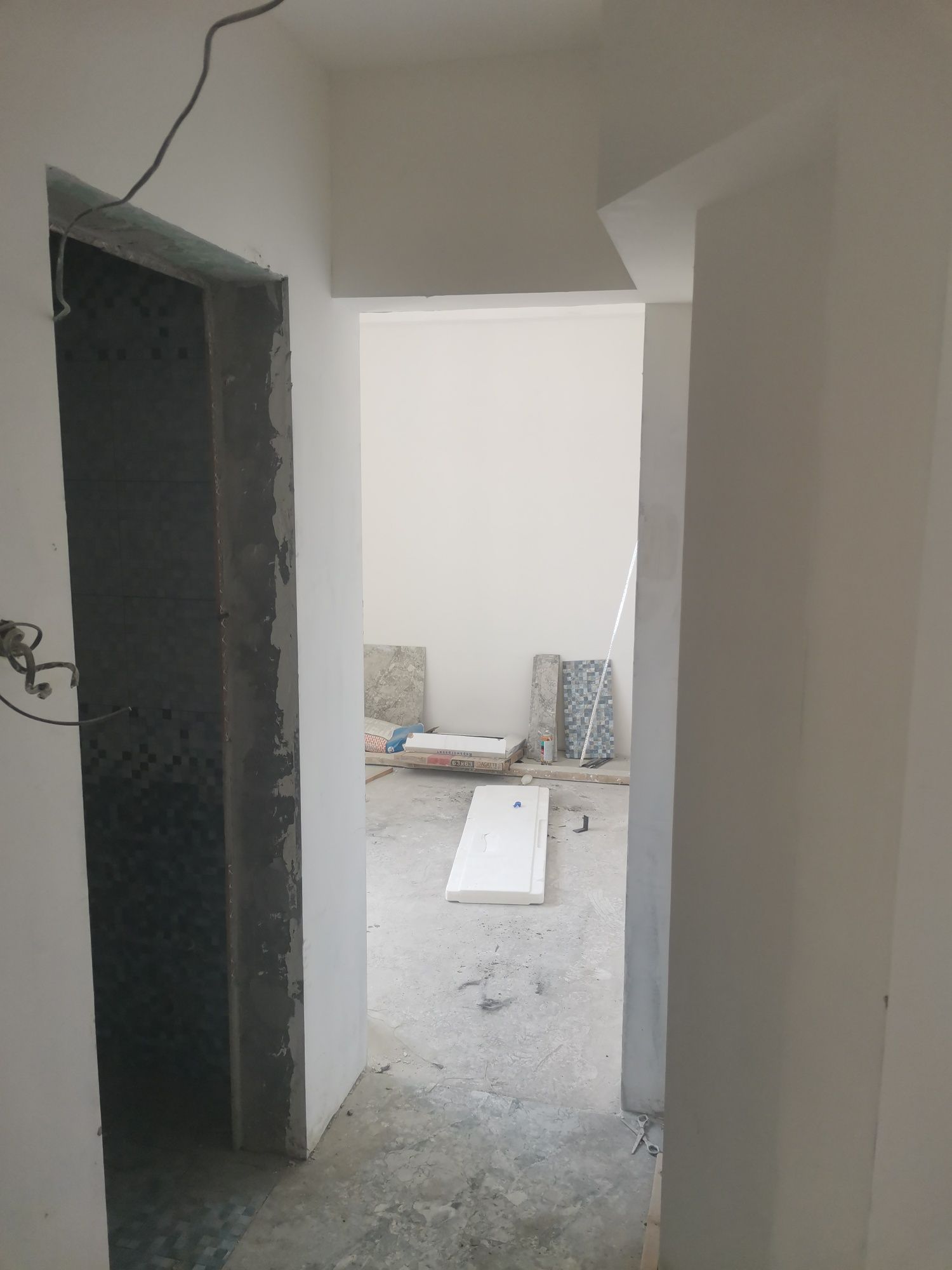 Фархадский бозор йонида 6 этаж кирпичний дом ново стройка 44 кв метир