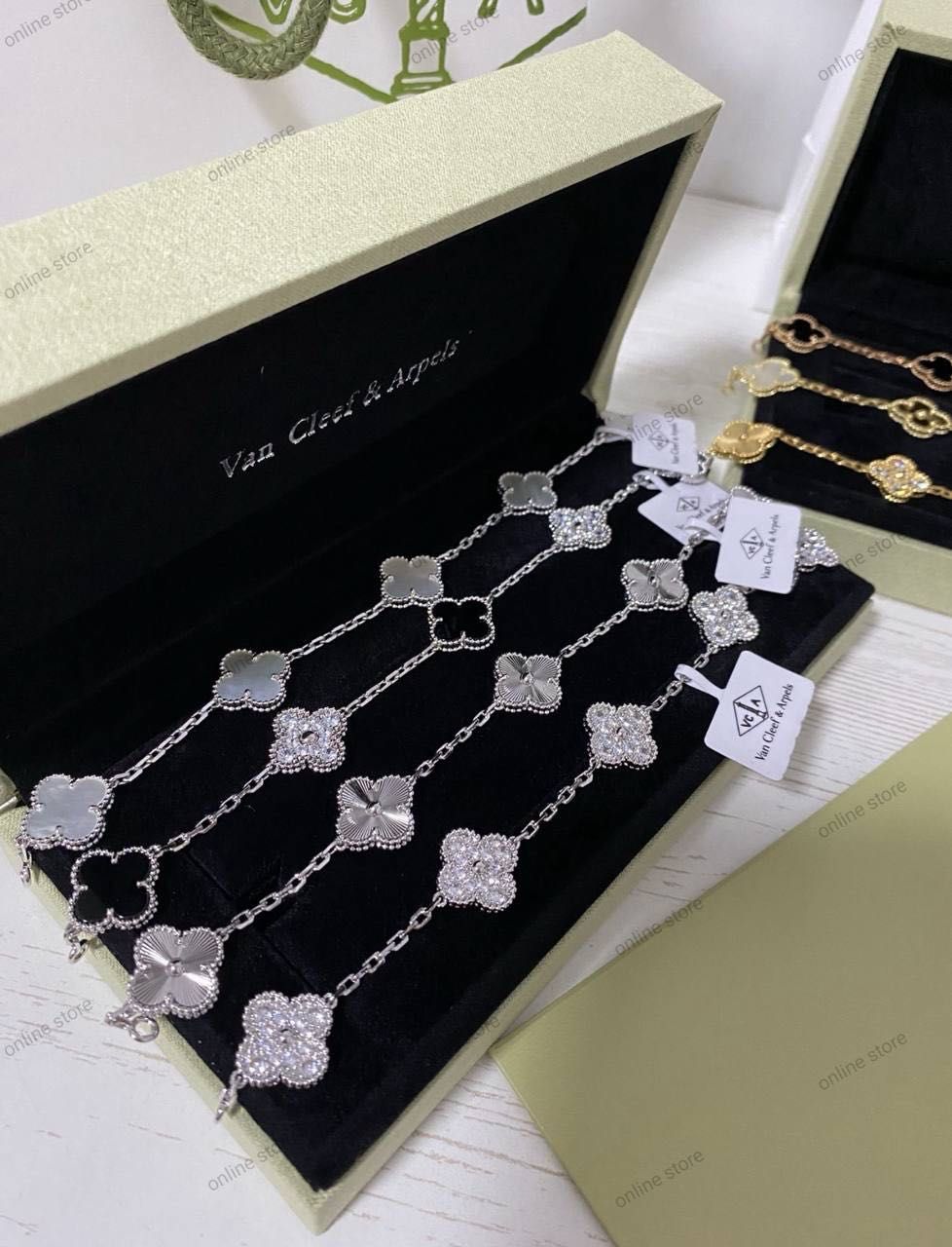 Гривна Van Cleff Arpels