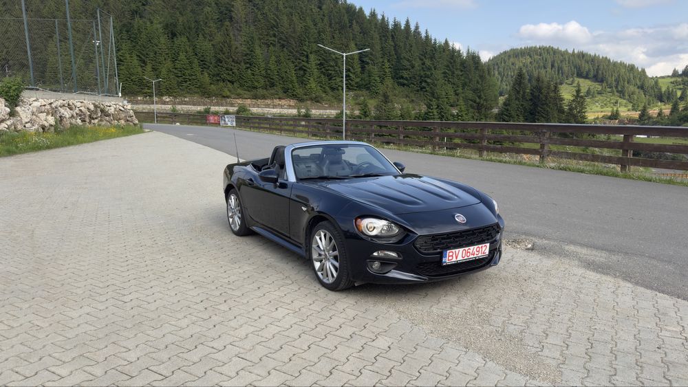 Fiat 124 Spider ( MX-5 Miata )
