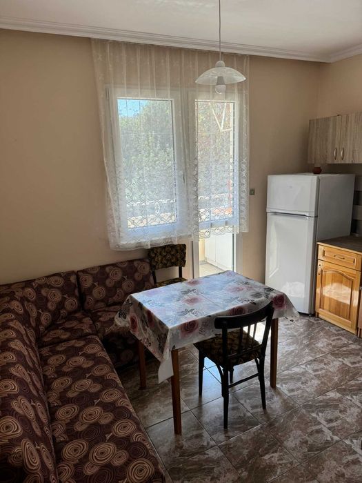 Дава се под наем Тристаен апартамент в Бургас, Център - 67 кв.м за 408 € - Снимка #1