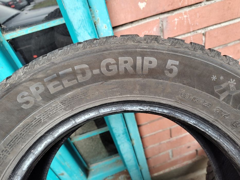 Продавам 4бр. Зимни гуми 215/65/16 Semperit