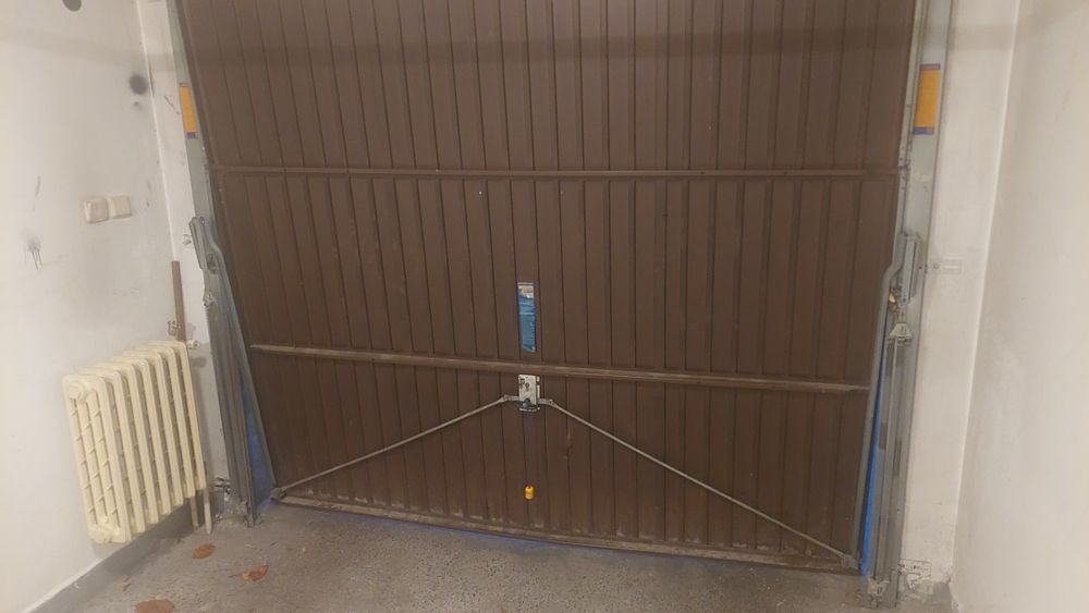 Продавам немска врата за гараж Hormann  2.40м шорока