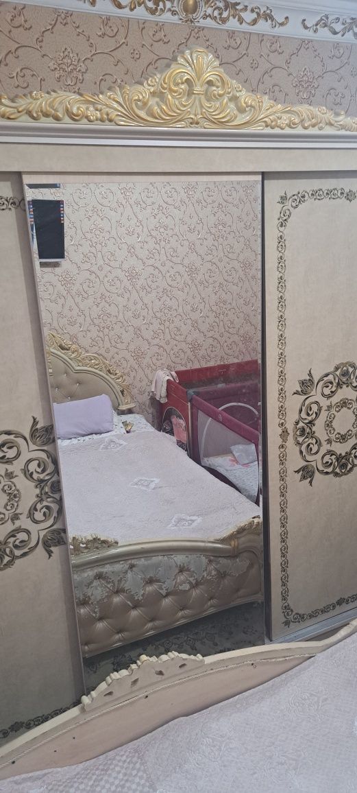 spalniy sotiladi krovat shkaf kamot bor holati yaxshi