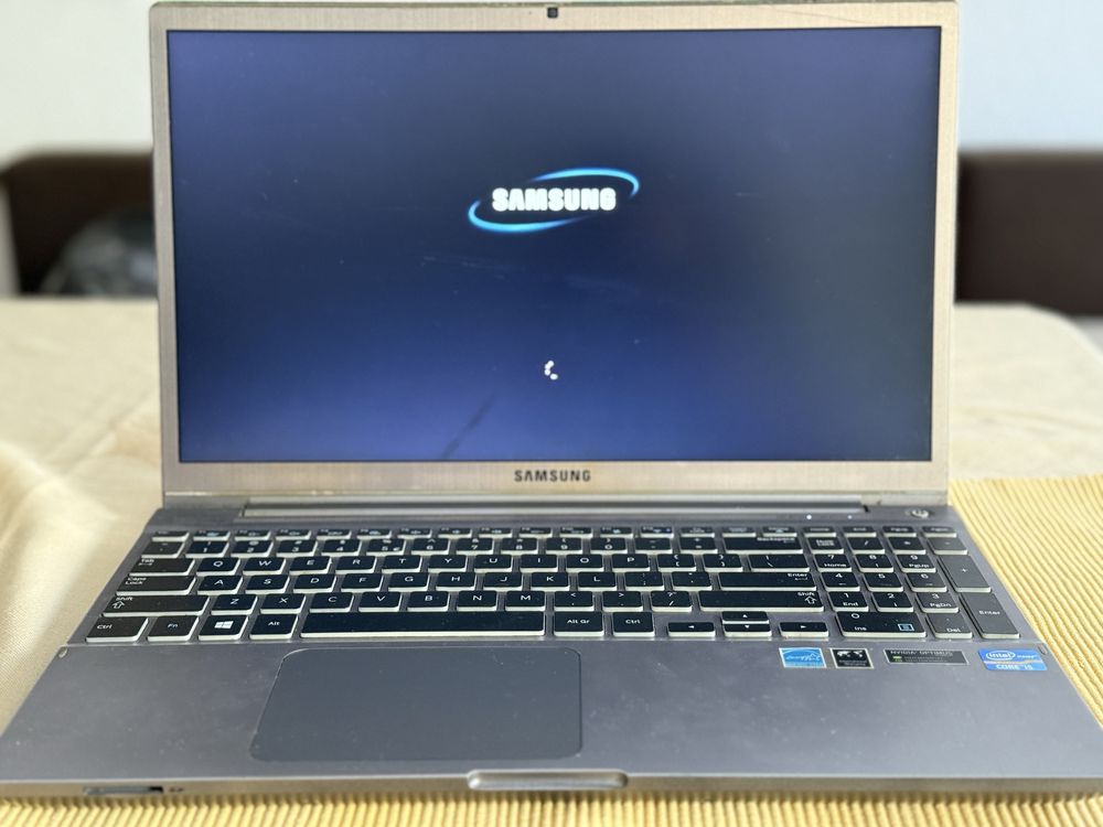 Лаптоп Samsung 700Z3C