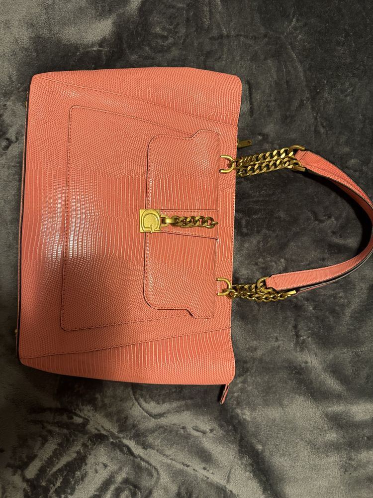 Нова чанта guess