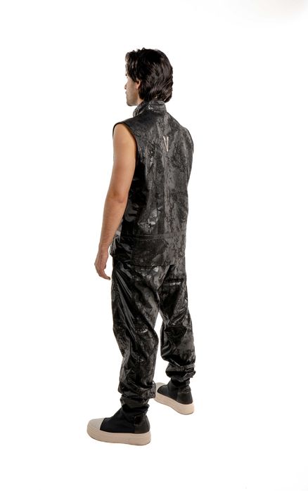 Designerul Vishisku lansează Jachetă Pantaloni Vestă Cargo Piele UK