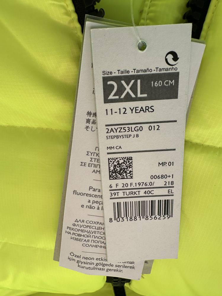 Якета Benetton.