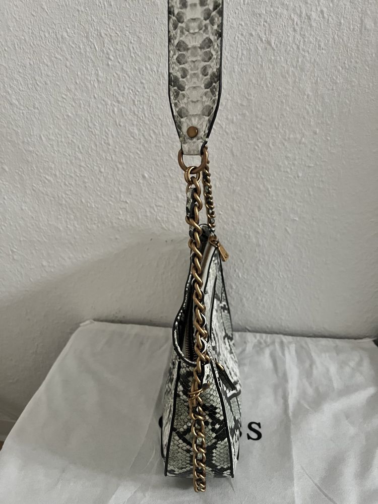 Guess чанта оригинална