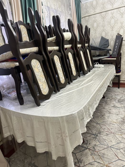 Продаю обеденный деревянный стол