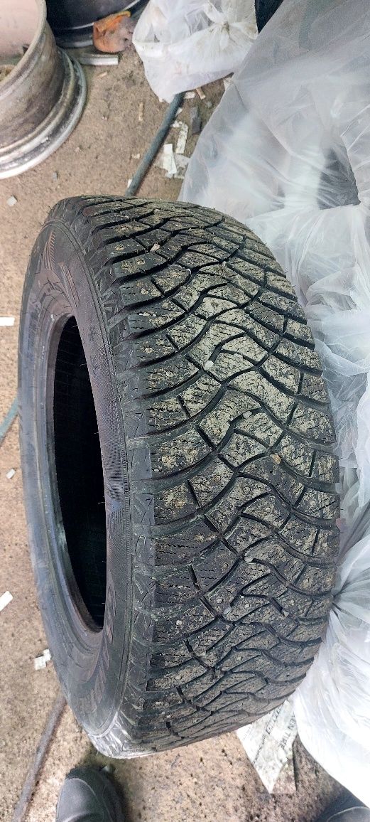 Шины шипованные DUNLOP 215×65r166