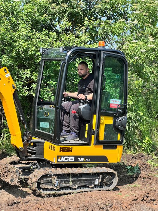 Ai nevoie de săpături rapide și precise? Miniexcavator