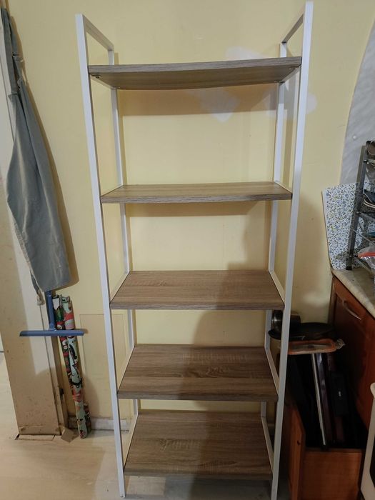 Шкафче от Икеа и етажерка от юск