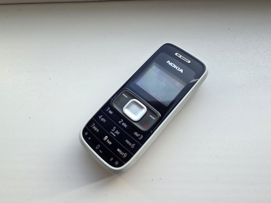 Nokia 1209 - telefon simplu cu butoane