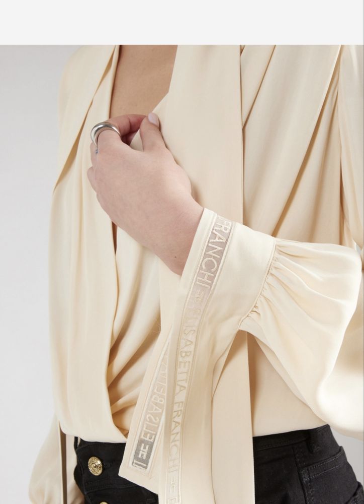 Нова риза Elisabetta Franchi
