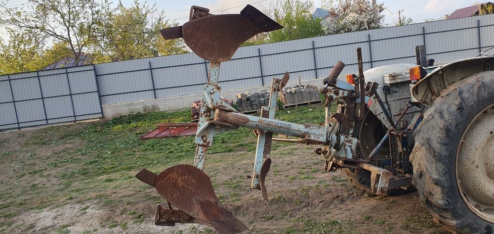 Plug  reversibil cu o brazdă