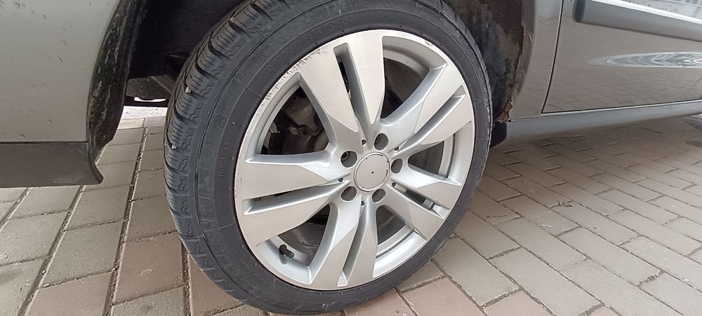 Vând jante cu anvelope r17