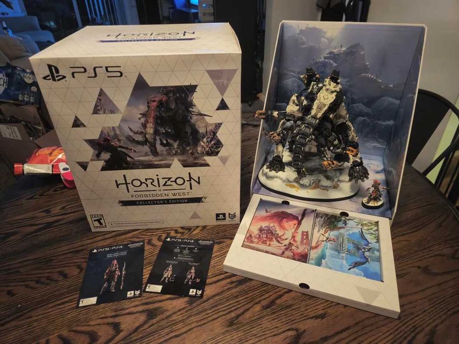 чисто нова Horizon Forbidden West Collector's Edition, PS4 + PS5