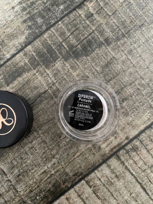 Pomadă de sprâncene Anastasia Beverly Hills