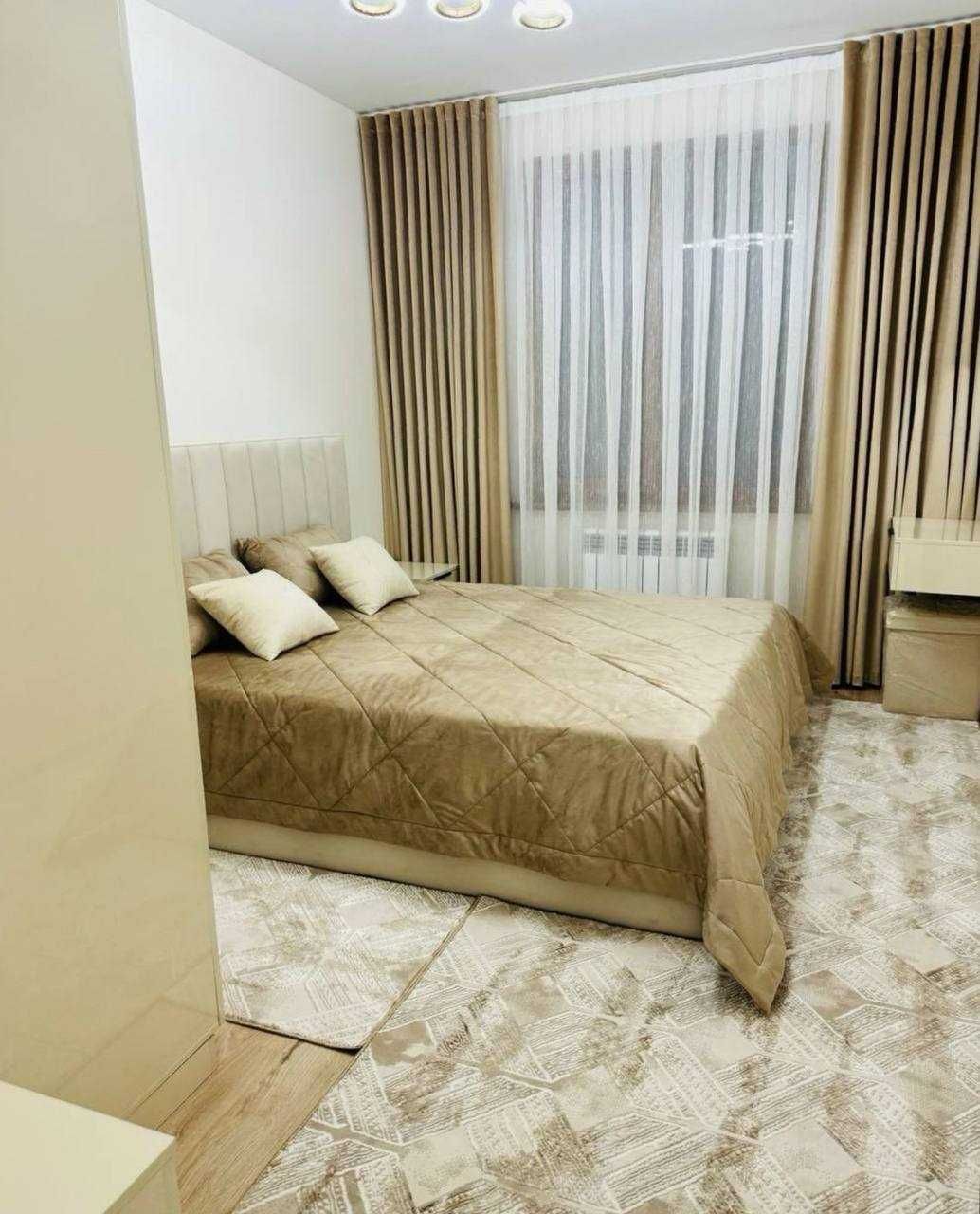 Мирабадский район Сдается 2 ком кв-ра 3/9 на метро Айбек,  129*