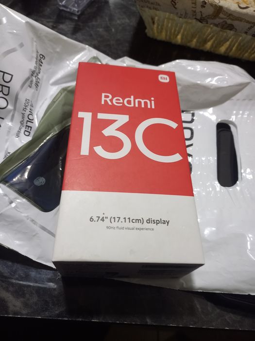 Redmi 13C holati ideal tiniq 128GB hotirasi 2 sim karta imeyka bo'gan