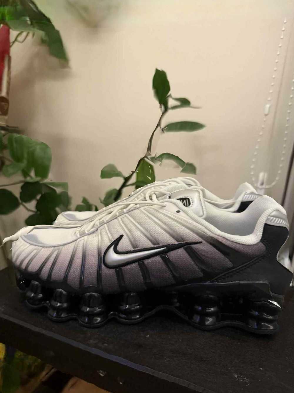 Чисто нови Nike Shox
